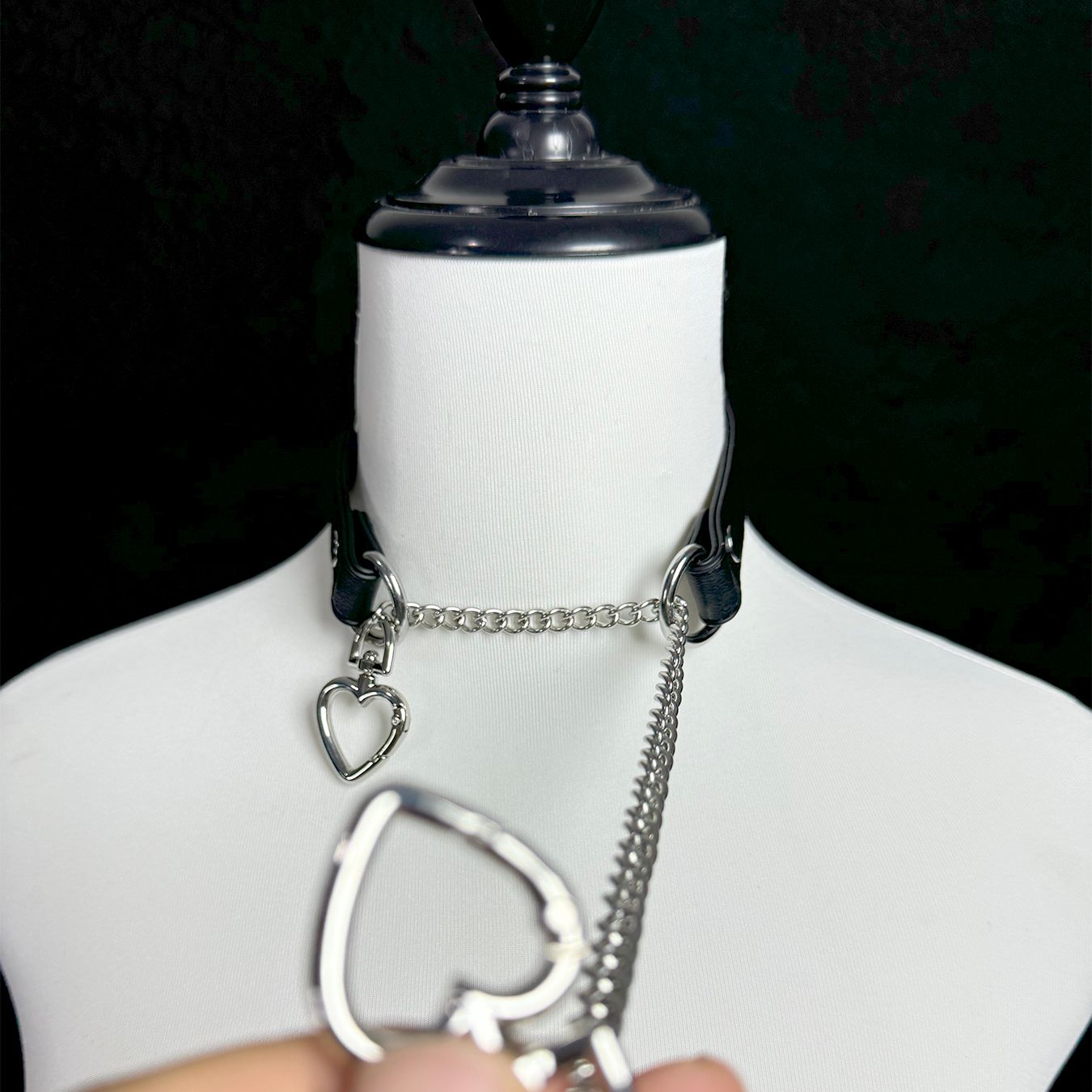 Daluse [Ina] Double Heart Shaped Buckle Titanium Steel Chain Collar