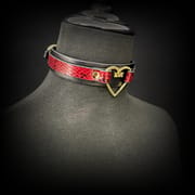 Daluse [Amorette] Gold Heart Ring Red Black Snake Pattern Double Leather Choker