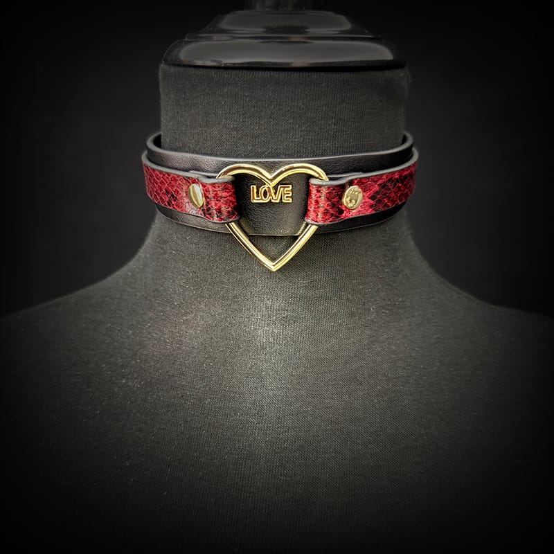 Daluse [Amorette] Gold Heart Ring Red Black Snake Pattern Double Leather Choker