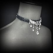 Daluse [Celestia] Crushed Ice Pattern Black Leather Choker Angel Wing Crystal Pendant Adjustable Necklace