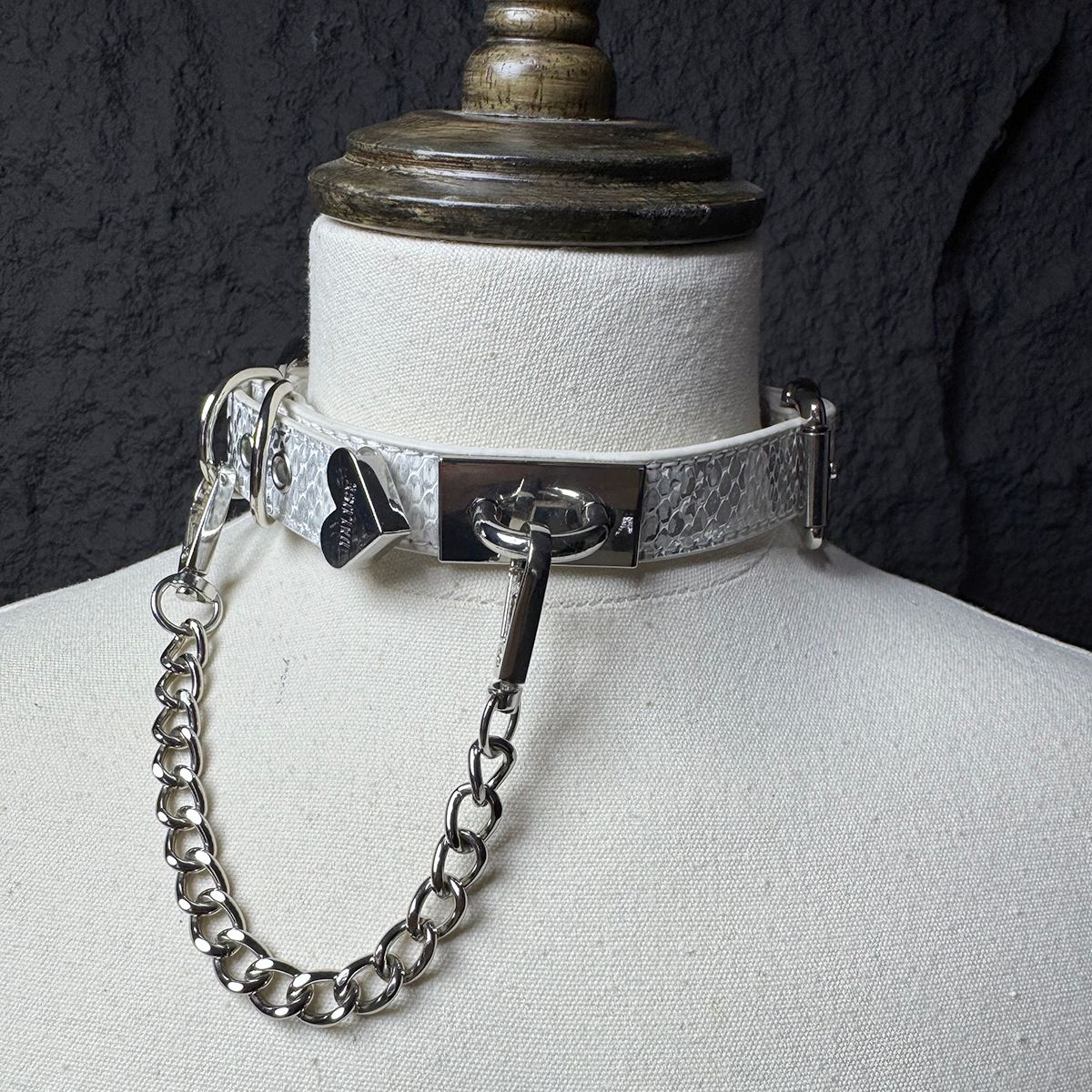 Daluse Snake Pattern Leather Silver Chain Adjustable Choker Necklace