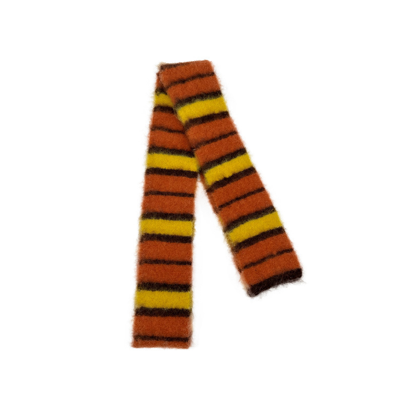 The designer has a slim contrast stripe knitted small scarf for women's autumn and winter concave shape, double-layer warm woolen bib