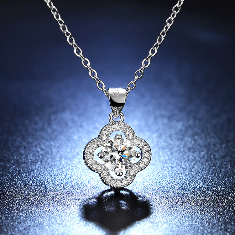 Four-leaf clover Moissanite necklace, collarbone chain Four-leaf clover Moissanite necklace, collarbone chain