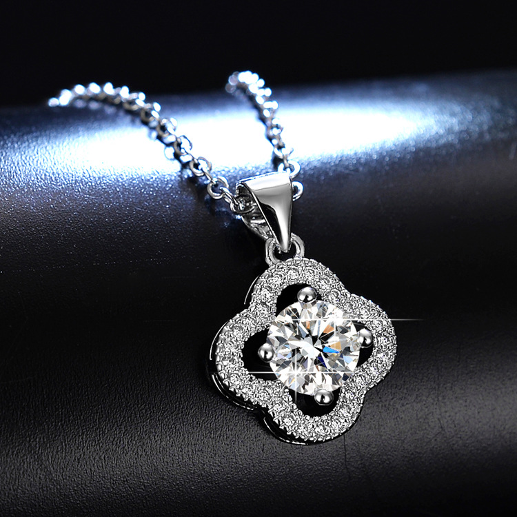 Four-leaf clover Moissanite necklace, collarbone chain Four-leaf clover Moissanite necklace, collarbone chain