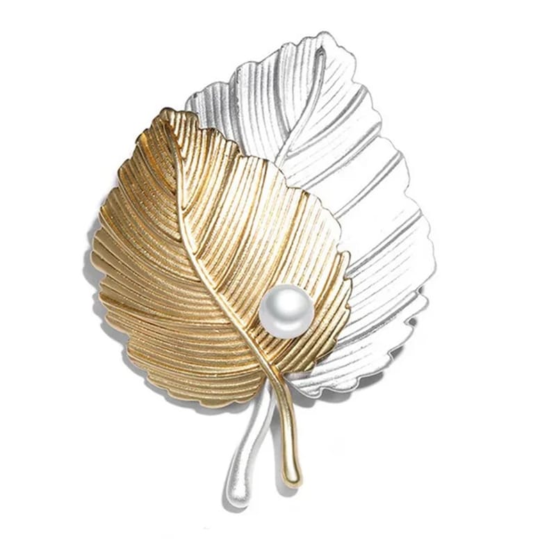 Exquisite Vintage Maple Leaf Pearl Brooch Sweater Suit Lapel Pins for Women Girl Backpack Jewelry Accessories Couple's Gift