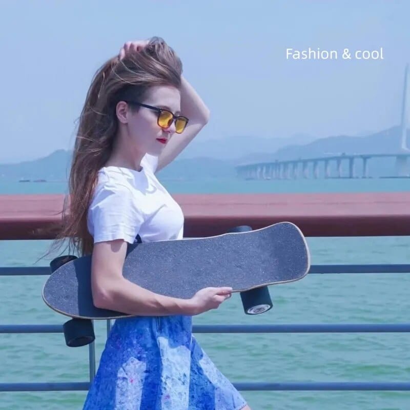 GryanFashion four-wheel scooter land Chong rapid descent electric small fish board adult students office workers walk to commute