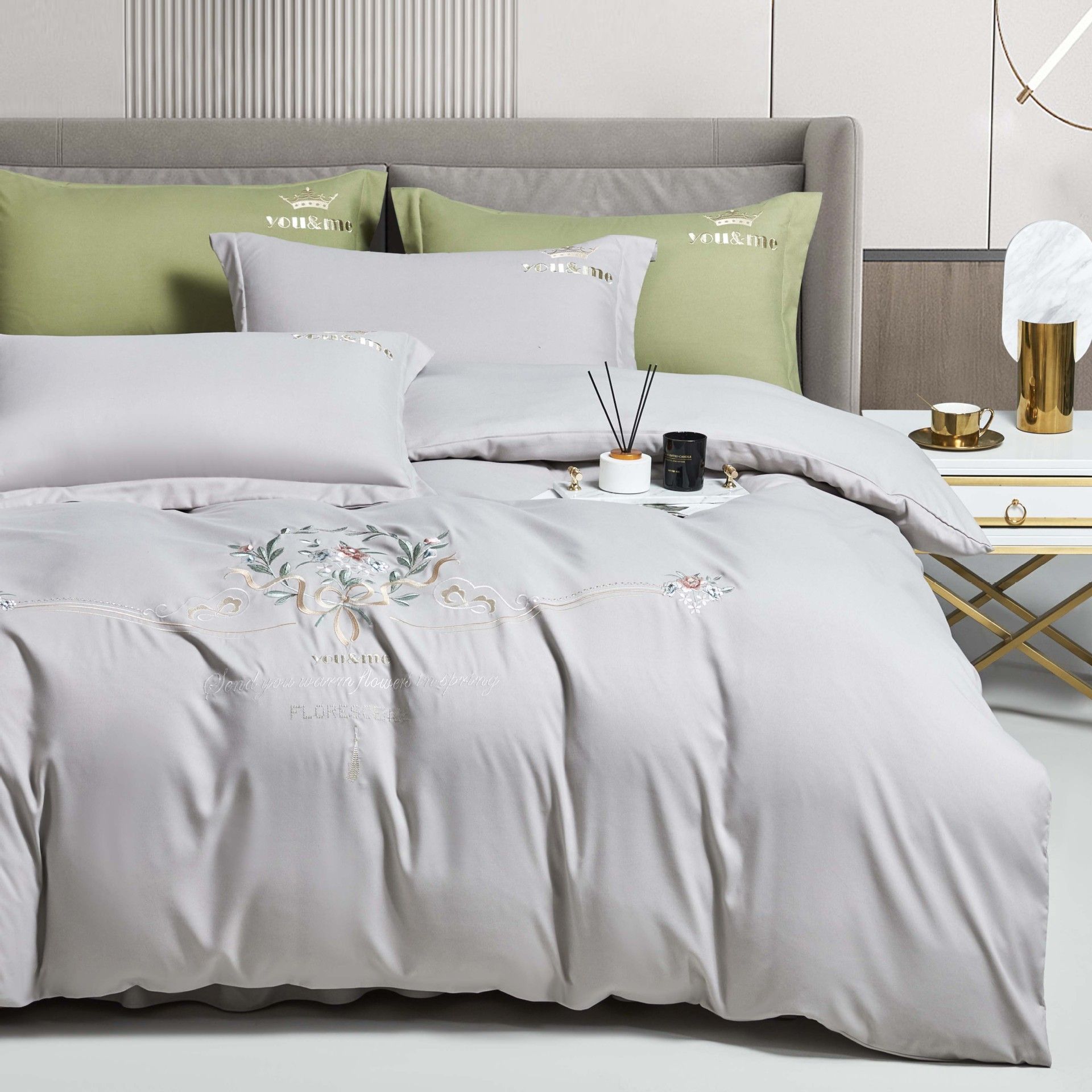 Gift wrap Bedding 4-piece embroidered light luxury air brushed warm quilt set solid color bed sheet for hair