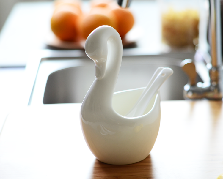 Bone China household tableware Ceramic pure white swan flower basket Chopsticks cage spoon chopsticks cylinder Chinese white hotel spoon