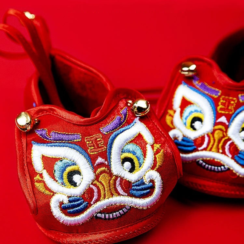 Embroidered Auspicious Cloud Lion-head baby shoes