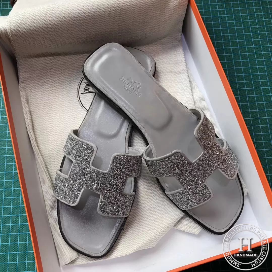 H slippers in pearl grey glitter medium heel flat are available for pre order 35-40
