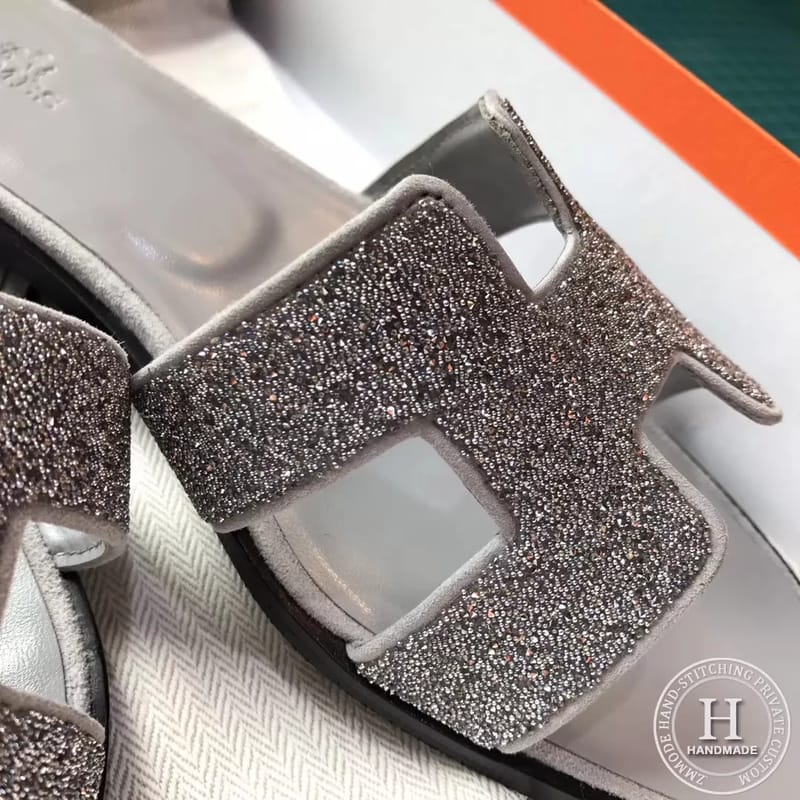 H slippers in pearl grey glitter medium heel flat are available for pre order 35-40