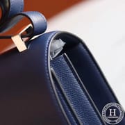 Constance 24 epsom M3 Blue encre PHW