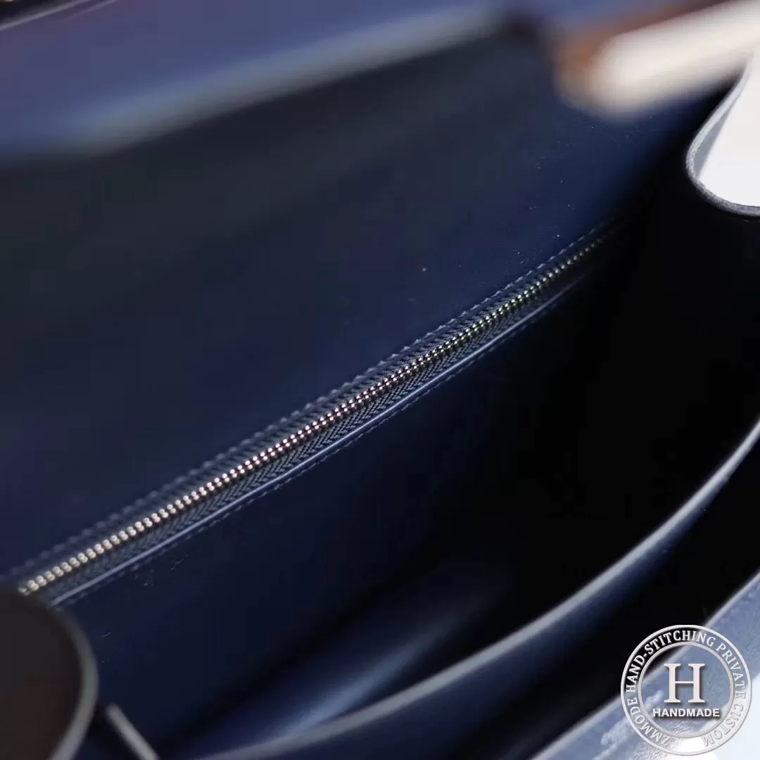 Constance 24 epsom M3 Blue encre PHW