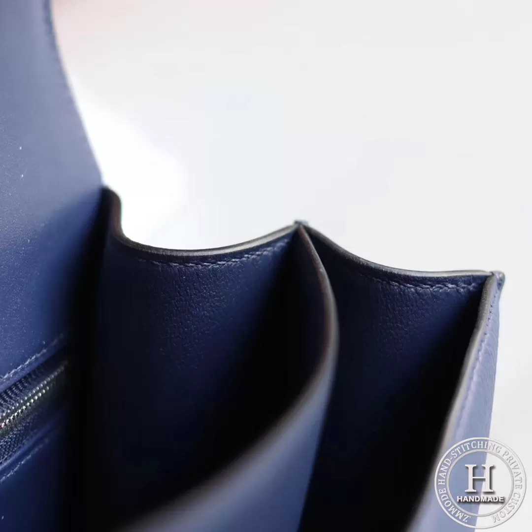 Constance 24 epsom M3 Blue encre PHW