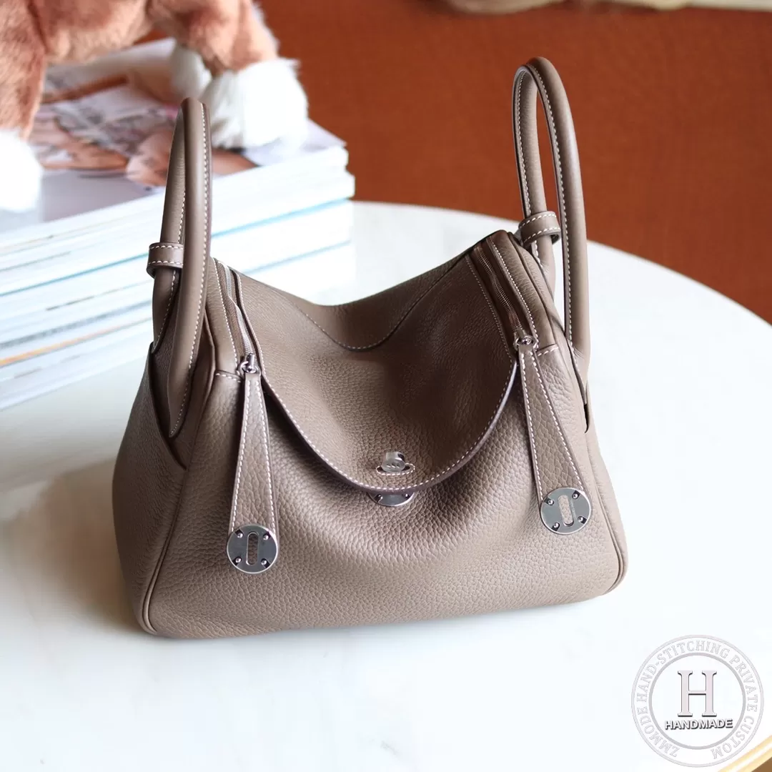 HERMES Taurillon Clemence Lindy 26 Etoupe 1304925