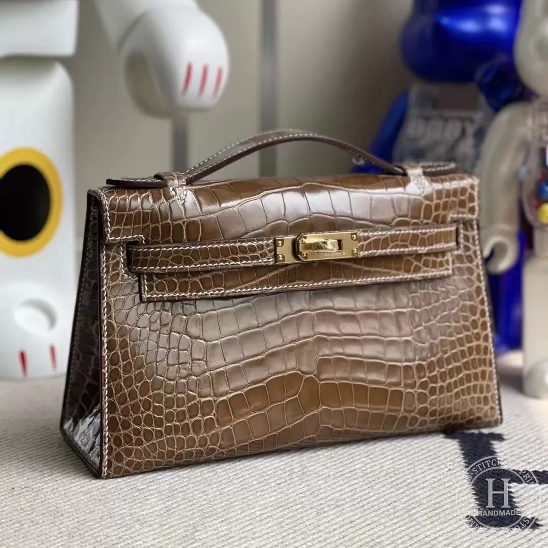 Hermes Mini Kelly Pochette 22cm 亮面美洲鳄鱼 CK17 Ficelle 淡灰褐色 烟草色 Shiny Alligator Crocodile 全手工缝制 金扣 Hermes Mini Kelly Pochette 22cm 亮面美洲鳄鱼 CK17 Ficelle 淡灰褐色 烟草色 Shiny Alligator Crocodile 全手工缝制 金扣