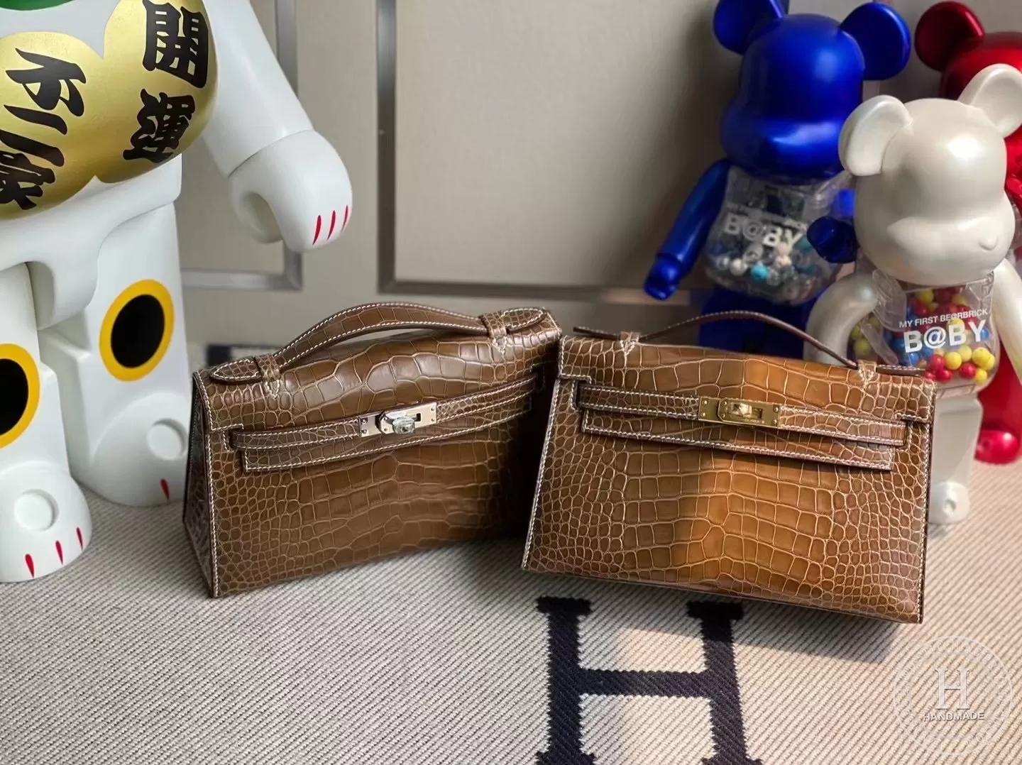Hermes Mini Kelly Pochette 22cm 亮面美洲鳄鱼 CK17 Ficelle 淡灰褐色 烟草色 Shiny Alligator Crocodile 全手工缝制 金扣 Hermes Mini Kelly Pochette 22cm 亮面美洲鳄鱼 CK17 Ficelle 淡灰褐色 烟草色 Shiny Alligator Crocodile 全手工缝制 金扣