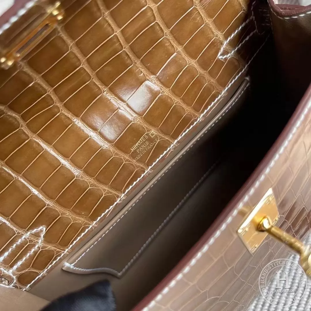 Hermes Mini Kelly Pochette 22cm 亮面美洲鳄鱼 CK17 Ficelle 淡灰褐色 烟草色 Shiny Alligator Crocodile 全手工缝制 金扣 Hermes Mini Kelly Pochette 22cm 亮面美洲鳄鱼 CK17 Ficelle 淡灰褐色 烟草色 Shiny Alligator Crocodile 全手工缝制 金扣