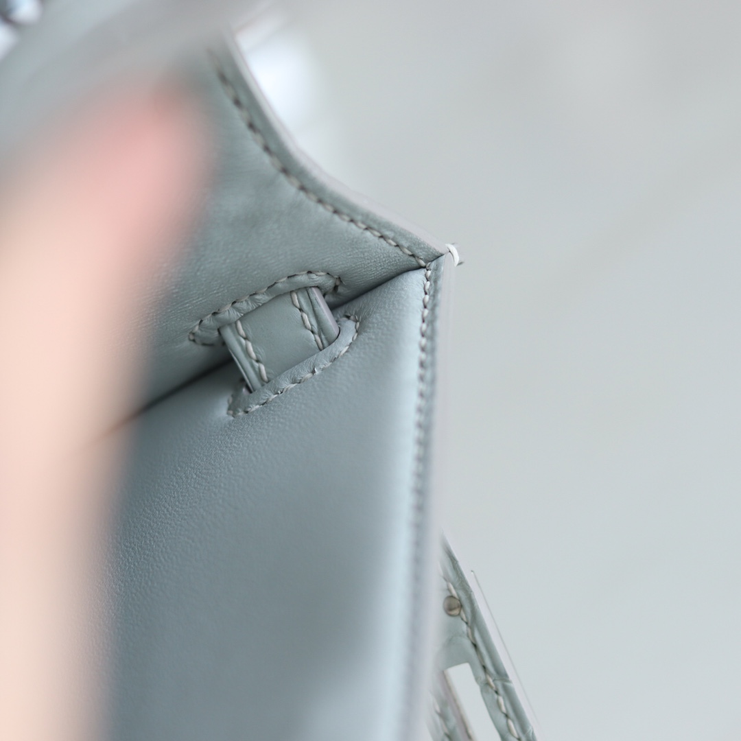 Mini kelly二代 80珍珠灰 Pearl Grey 雾面美洲鳄鱼皮 银扣 Mini kelly二代 80珍珠灰 Pearl Grey 雾面美洲鳄鱼皮 银扣