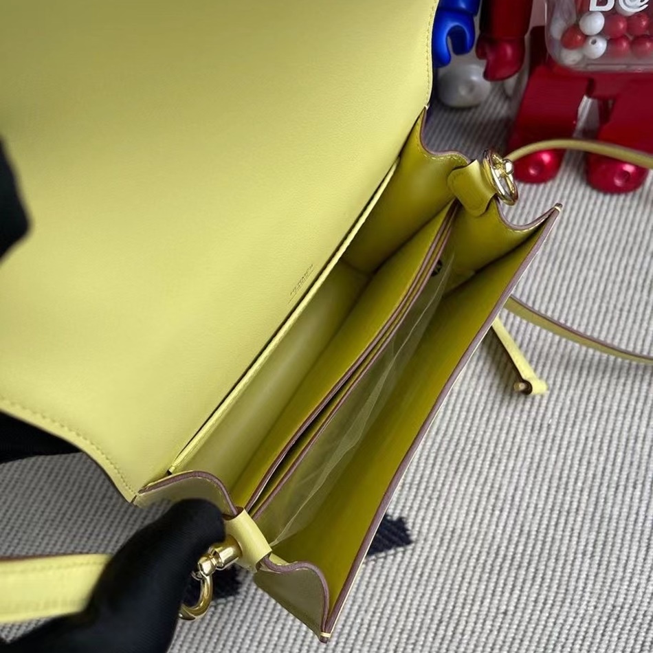 Hermes Roulis Mini 18cm 1Z jaune poussin Hermes Roulis Mini 18cm 1Z jaune poussin