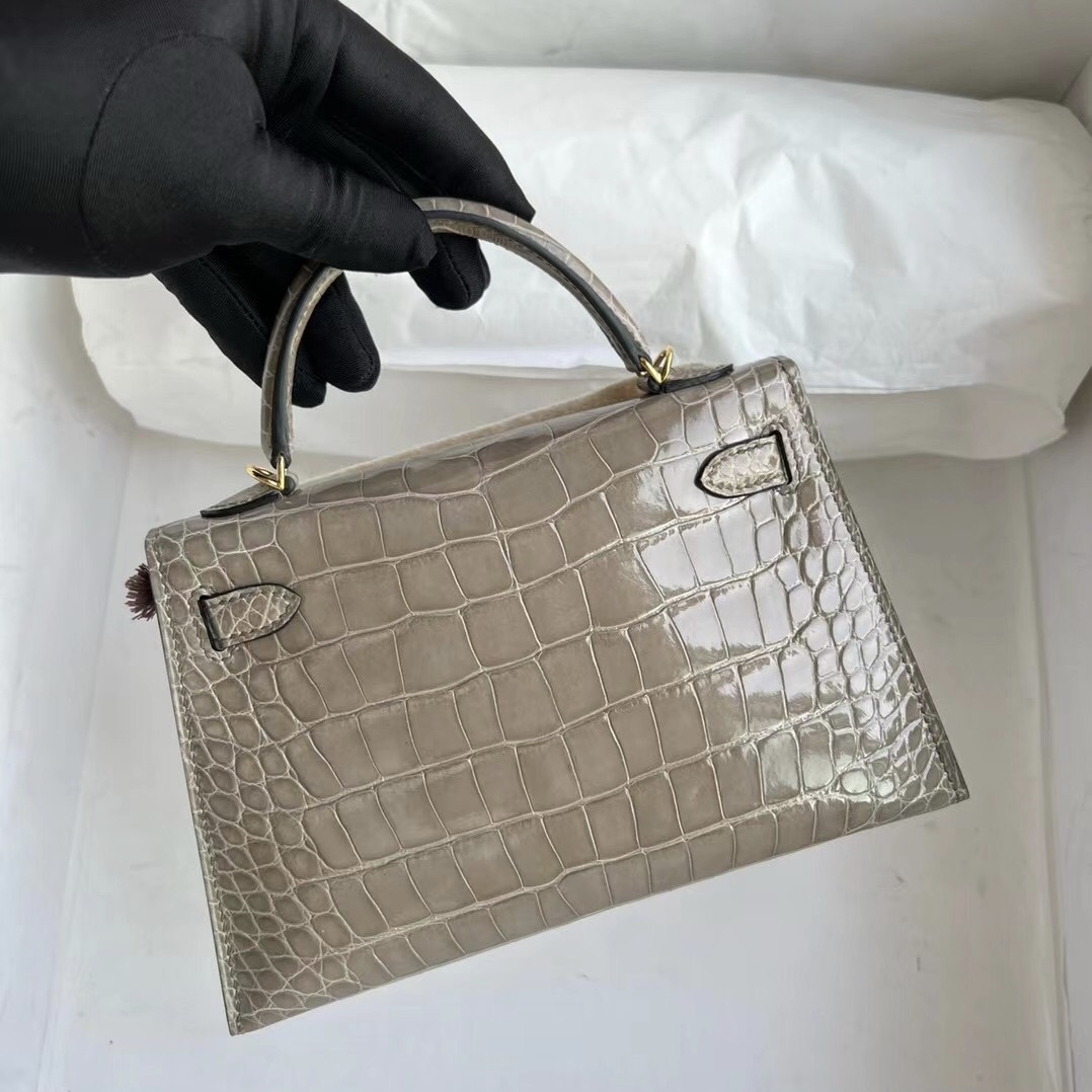 Hermès Kelly Mini II 2代 81 Gris Tourterelle Shiny Alligator Crocodile GHW Hermès Kelly Mini II 2代 81 Gris Tourterelle Shiny Alligator Crocodile GHW