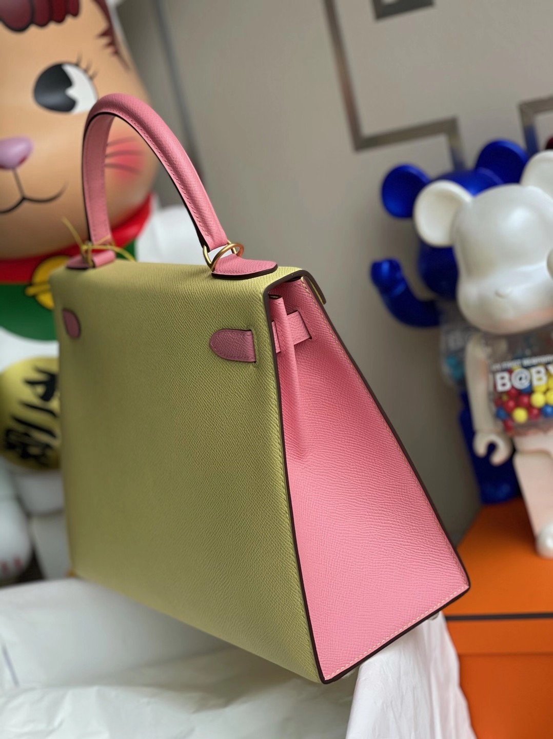 Hermes Kelly 28cm Hss Epsom 1Z jaune poussin 1Q rose confetti Hermes Kelly 28cm Hss Epsom 1Z jaune poussin 1Q rose confetti