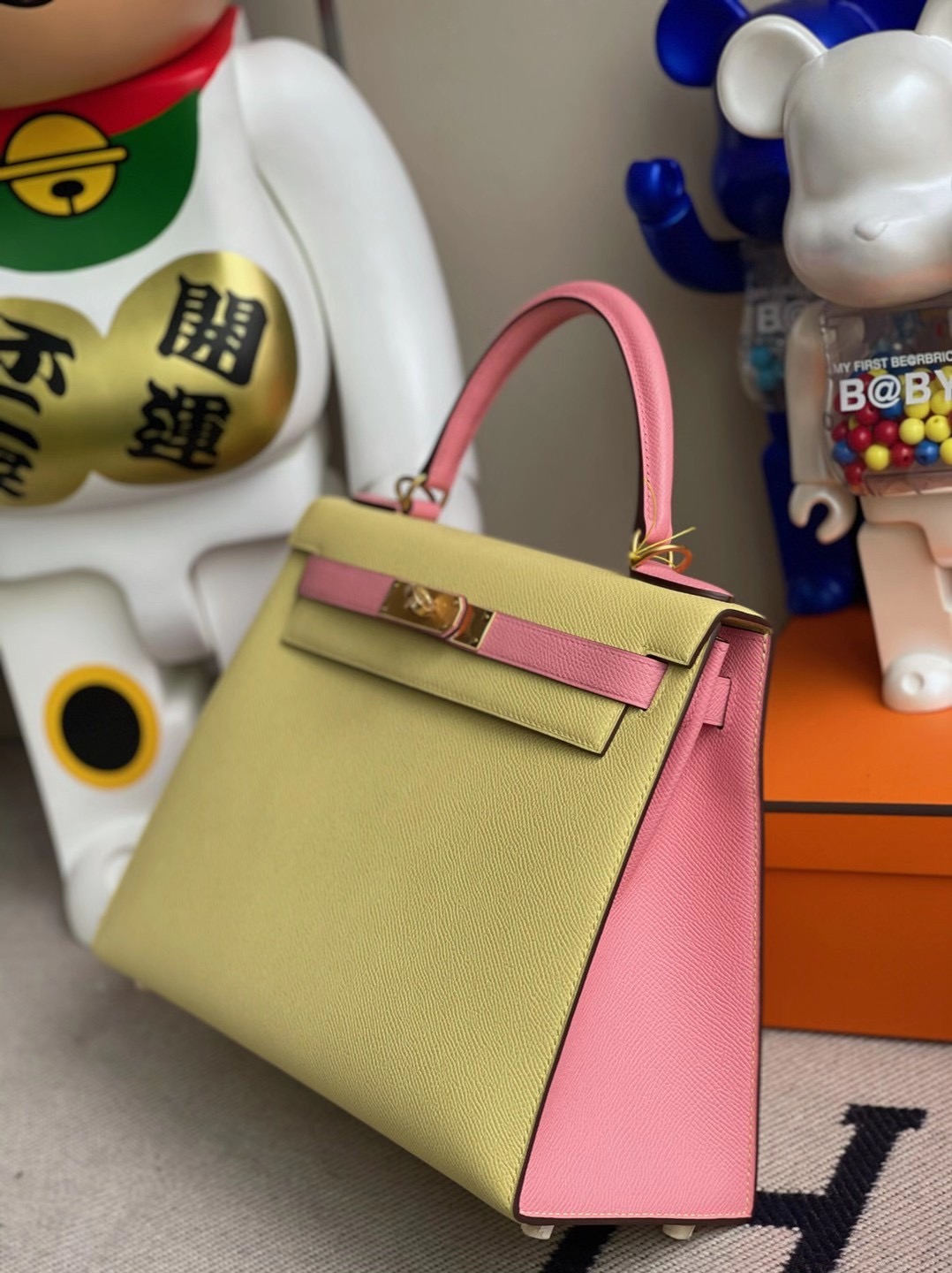 Hermes Kelly 28cm Hss Epsom 1Z jaune poussin 1Q rose confetti Hermes Kelly 28cm Hss Epsom 1Z jaune poussin 1Q rose confetti