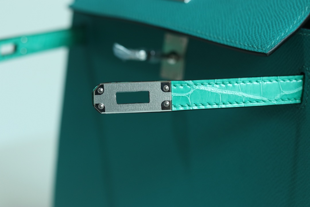 【 STOCK 】HERMES KELLY25  EPSOM SILVER HARDWARE