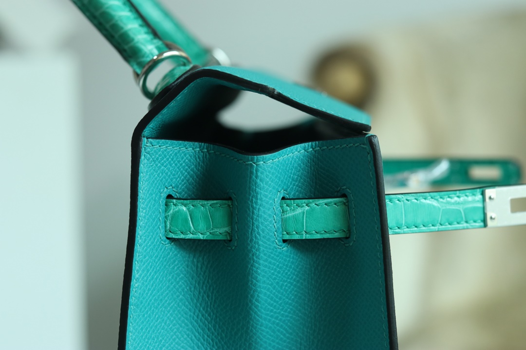 【 STOCK 】HERMES KELLY25  EPSOM SILVER HARDWARE