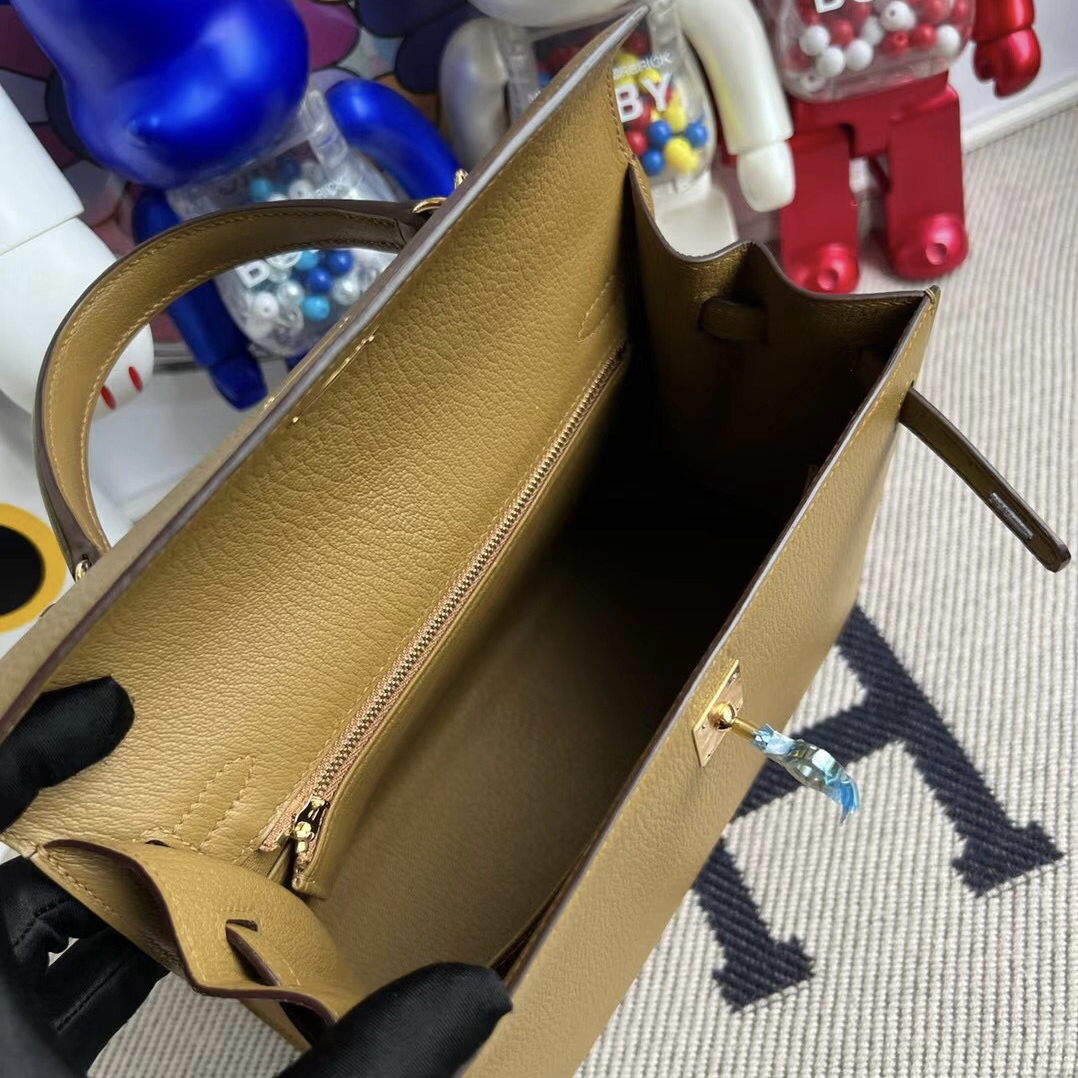 Hermes Kelly 25 Chevre Mysore 2H Kraft Gold Hardware Hermes Kelly 25 Chevre Mysore 2H Kraft Gold Hardware