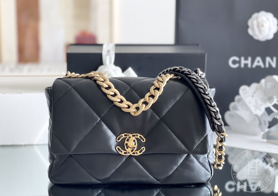 CHANEL 19BAG 30CM