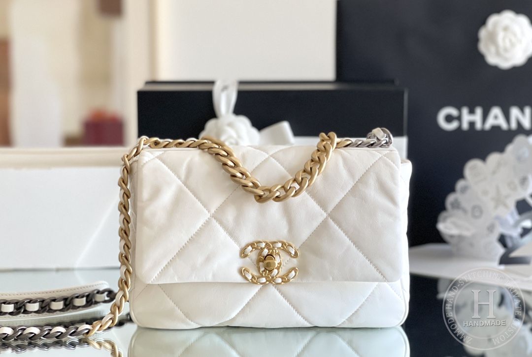 gold chanel 19 bag small