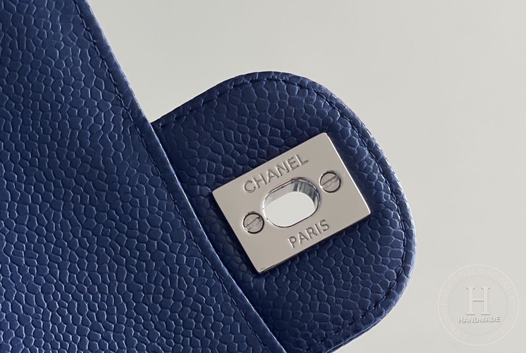 CLASSIC FLAP 25.5 × 15.5 × 6.5 cm HAAS LEATHER 电光蓝 CLASSIC FLAP 25.5 × 15.5 × 6.5 cm HAAS LEATHER 电光蓝