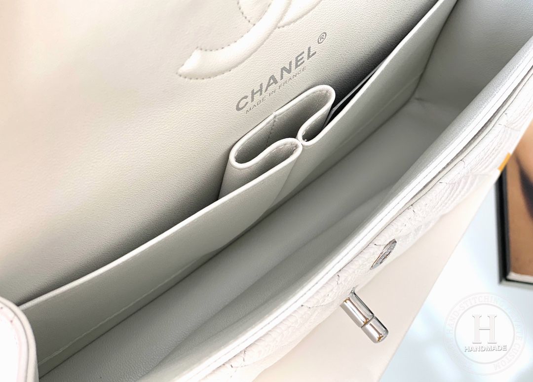CLASSIC FLAP 25.5 × 15.5 × 6.5 cm HAAS LEATHER 白色鱼子酱 CLASSIC FLAP 25.5 × 15.5 × 6.5 cm HAAS LEATHER 白色鱼子酱