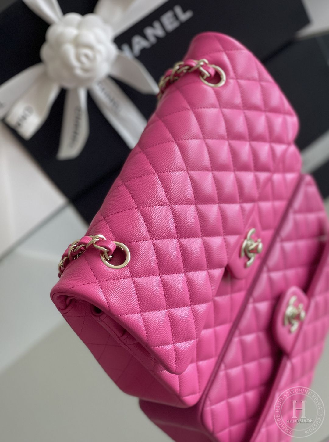 CLASSIC FLAP 25.5 × 15.5 × 6.5 cm ZP LEATHER 玫红浅金扣 CLASSIC FLAP 25.5 × 15.5 × 6.5 cm ZP LEATHER 玫红浅金扣