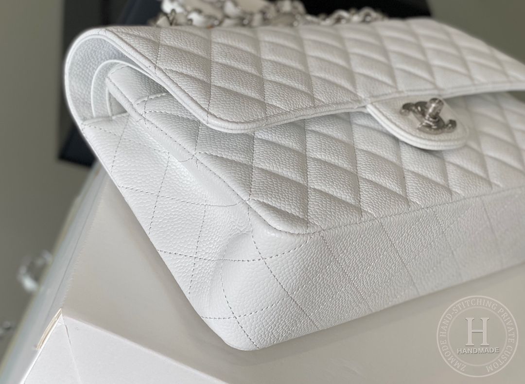 CLASSIC FLAP 25.5 × 15.5 × 6.5 cm HAAS LEATHER 白色鱼子酱 CLASSIC FLAP 25.5 × 15.5 × 6.5 cm HAAS LEATHER 白色鱼子酱
