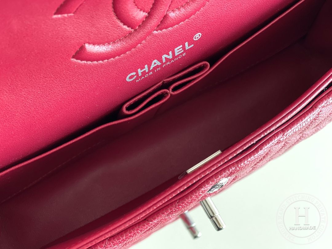 CLASSIC FLAP 25.5 × 15.5 × 6.5 cm RED