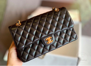 CLASSIC FLAP 25.5 × 15.5 × 6.5 cm HAAS LEATHER 白色鱼子酱-9155