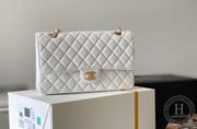 CLASSIC FLAP 25.5 × 15.5 × 6.5 cm HAAS LEATHER 白色鱼子酱-8673