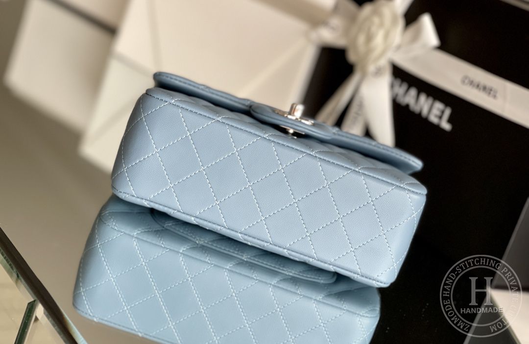 Mini Square Flap CLASSIC FLAP 13.5 × 17 × 8 cm GR CHEVER LEATHER 雾霾蓝