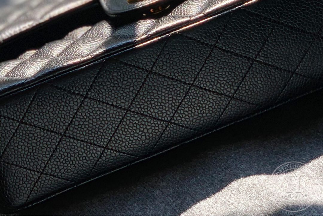CLASSIC FLAP 25.5 × 15.5 × 6.5 cm HAAS LEATHER 经典黑