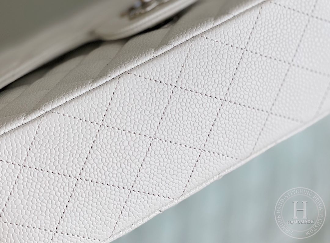 CLASSIC FLAP 25.5 × 15.5 × 6.5 cm HAAS LEATHER 白色鱼子酱 CLASSIC FLAP 25.5 × 15.5 × 6.5 cm HAAS LEATHER 白色鱼子酱
