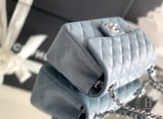 Lambskin Quilted Mini Square Flap（灰色）-2976