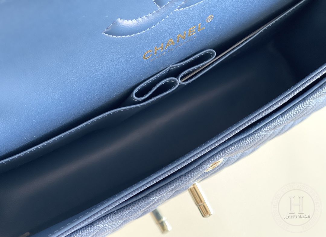 CLASSIC FLAP 25.5 × 15.5 × 6.5 cm ZP LEATHER 牛仔蓝浅金扣 CLASSIC FLAP 25.5 × 15.5 × 6.5 cm ZP LEATHER 牛仔蓝浅金扣
