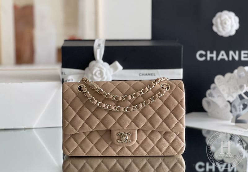 CLASSIC FLAP 25.5 × 15.5 × 6.5 cm ZP小球纹牛皮 LEATHER 杏色浅金扣