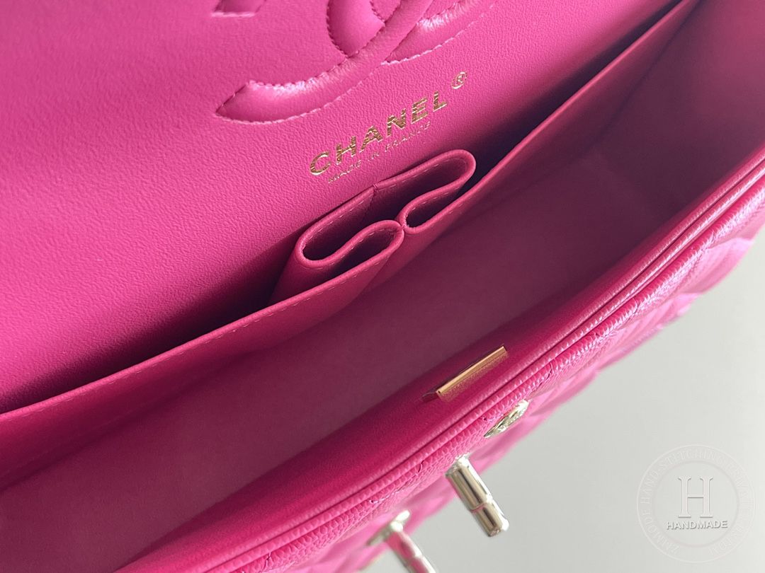 CLASSIC FLAP 25.5 × 15.5 × 6.5 cm ZP LEATHER 玫红浅金扣 CLASSIC FLAP 25.5 × 15.5 × 6.5 cm ZP LEATHER 玫红浅金扣
