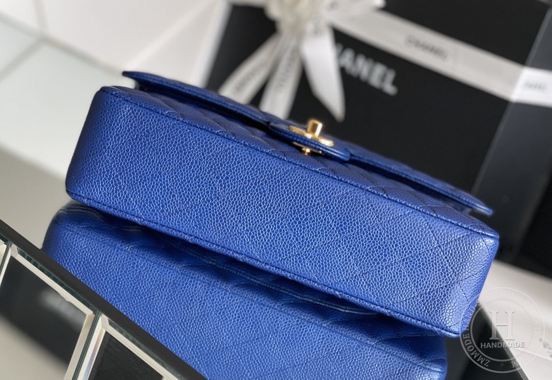CLASSIC FLAP 25.5 × 15.5 × 6.5 cm 电光蓝 CLASSIC FLAP 25.5 × 15.5 × 6.5 cm 电光蓝