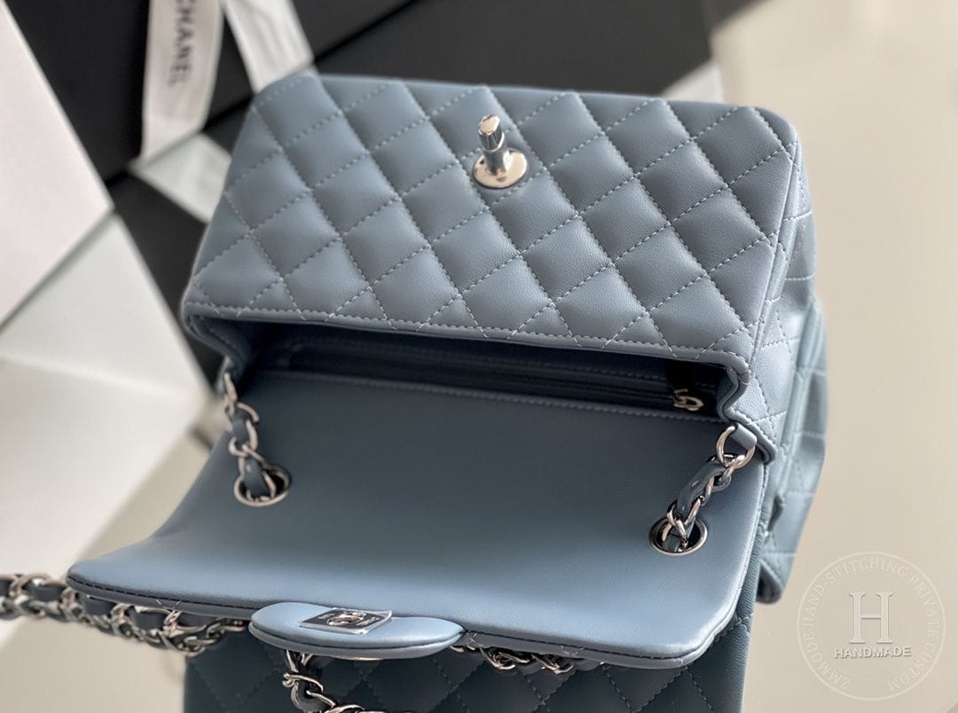 Lambskin Quilted Mini Square Flap（灰色）-2976