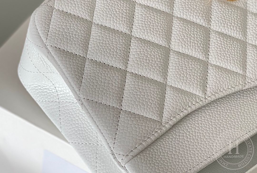 CLASSIC FLAP 25.5 × 15.5 × 6.5 cm HAAS LEATHER 白色鱼子酱 CLASSIC FLAP 25.5 × 15.5 × 6.5 cm HAAS LEATHER 白色鱼子酱