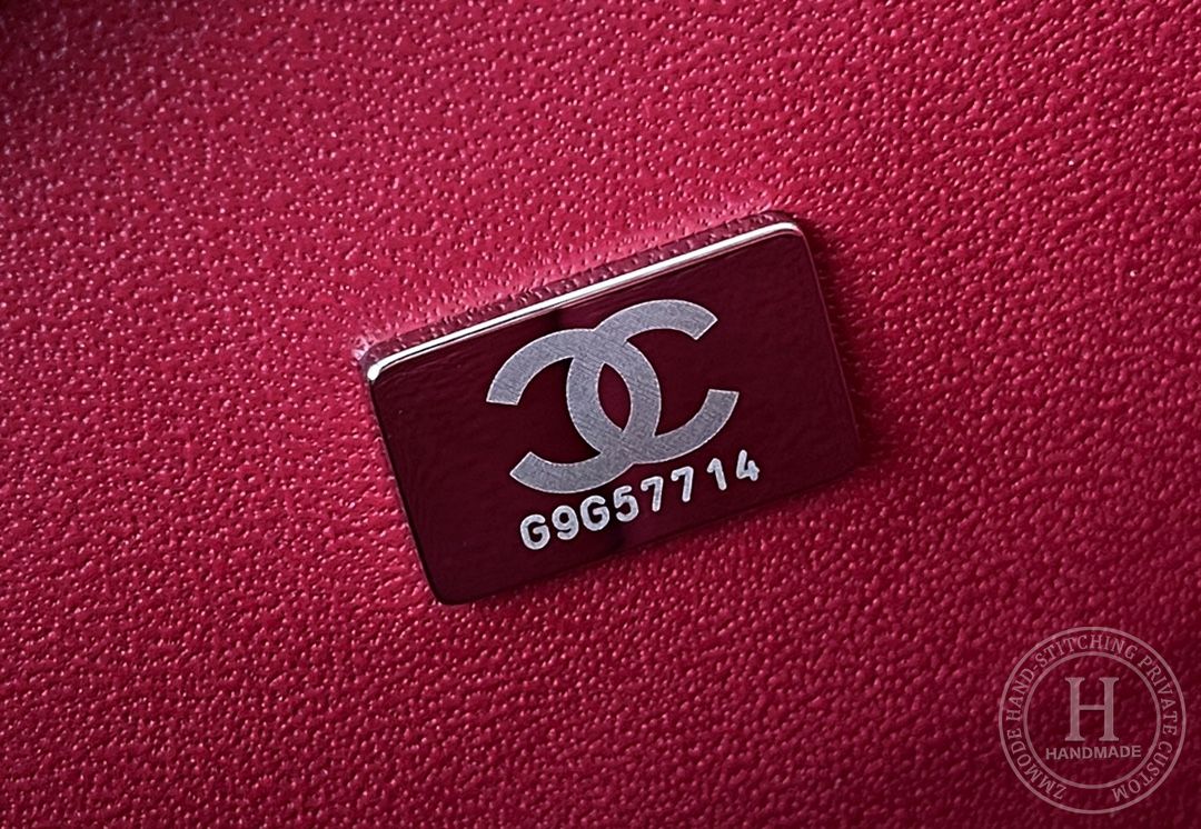 CLASSIC FLAP 25.5 × 15.5 × 6.5 cm RED